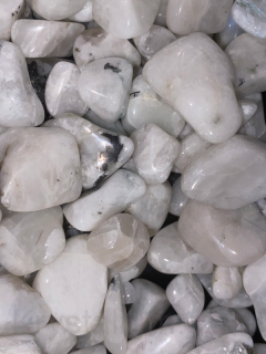 MĚSÍČNÍ KÁMEN bílý Tromlovaný 