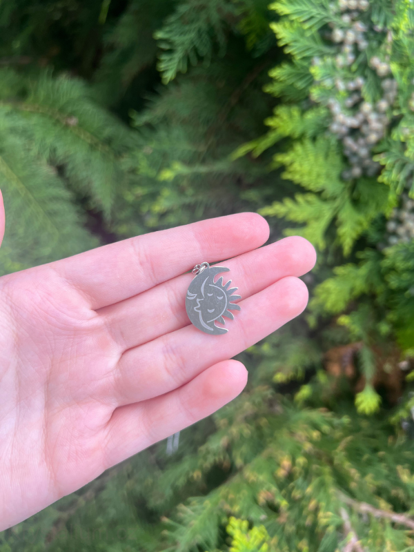 náhrdelník Měsíc/Slunce paprsky STŘ