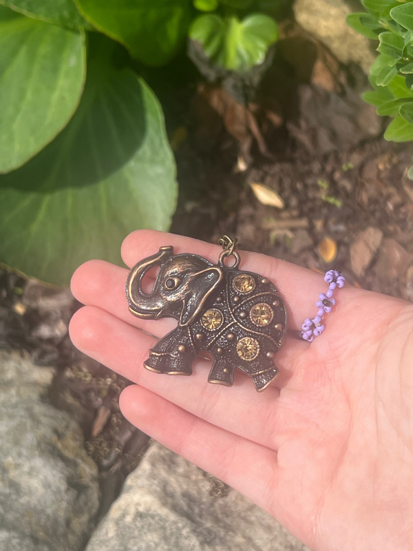 náhrdelník Slon hnědý