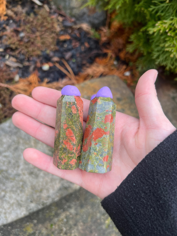 UNAKIT obelisk MENŠÍ