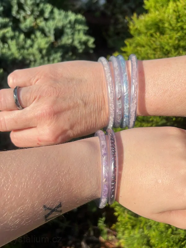 PRŮSVITNÝ náramek GRANÁT 