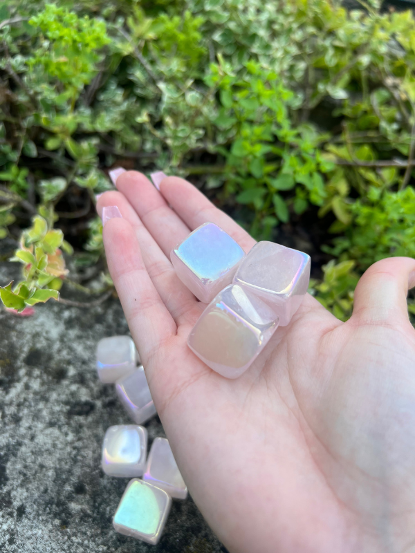 Růženín s aurou kostka