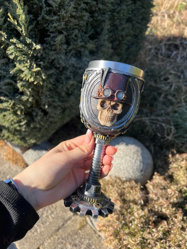 Dekoracační pohár LEBKA konkrétní kus