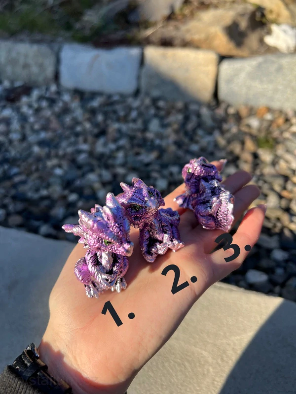 DRAK MINI FIALOVÝ dekorace konkrétní kus