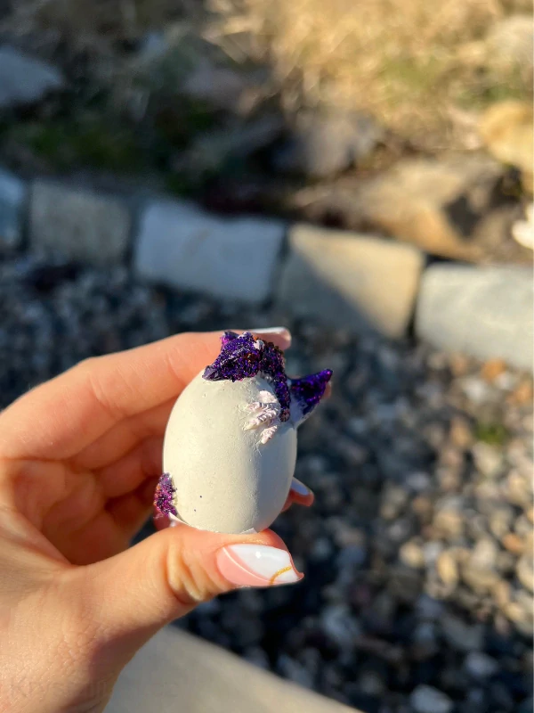 DRAK VAJÍČKO mini FIALOVÝ dekorace konkrétní kus