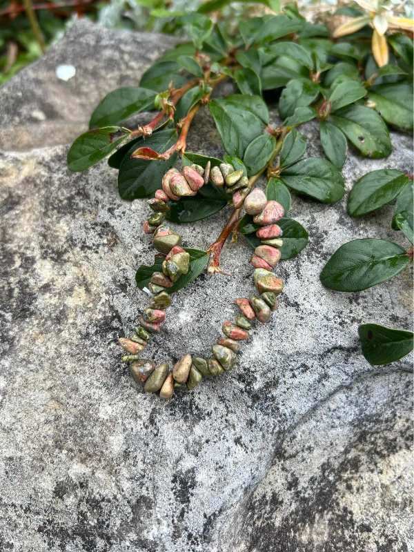 UNAKIT náramek sekaný