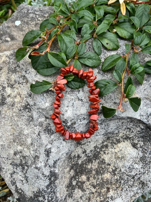 JASPIS červený náramek sekaný 