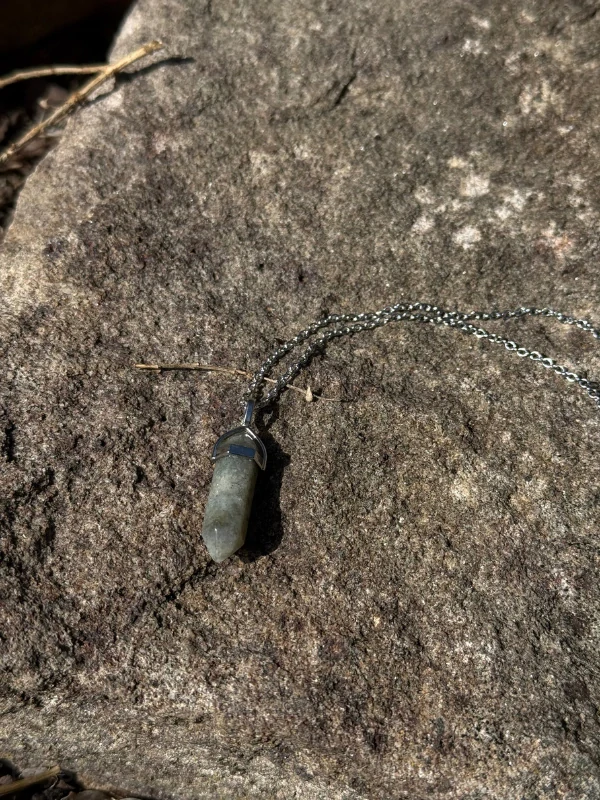 Náhrdelník LABRADORIT hrot