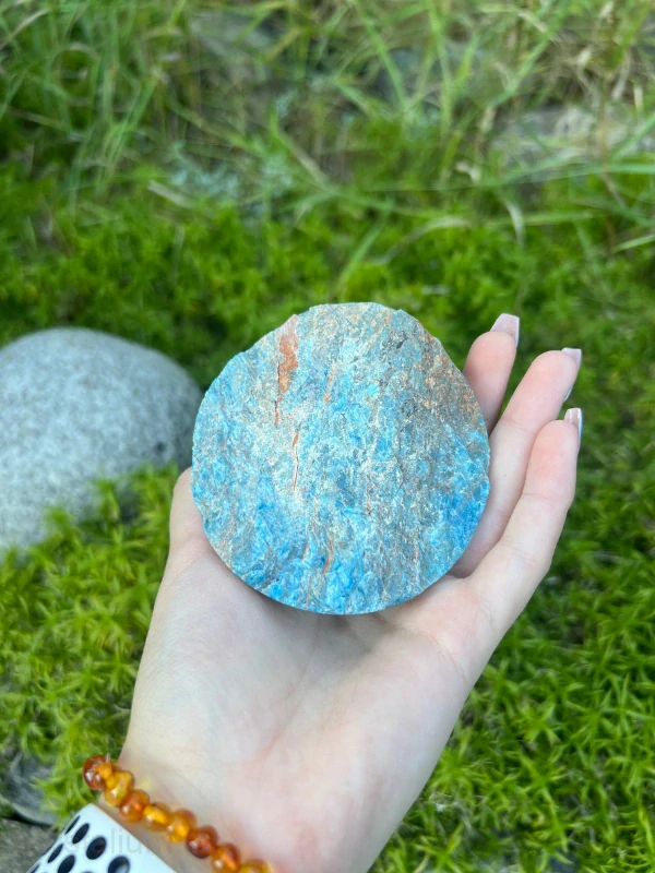 APATIT polokoule KONKTÉRNÍ KUS