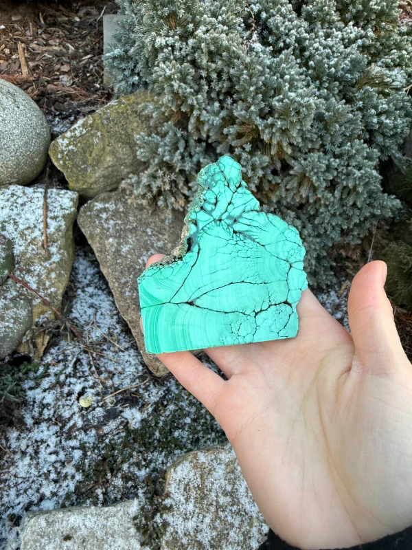 MALACHIT Plátek konkrétní kus se stojánkem