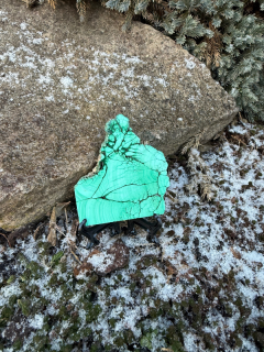 MALACHIT Plátek konkrétní kus se stojánkem